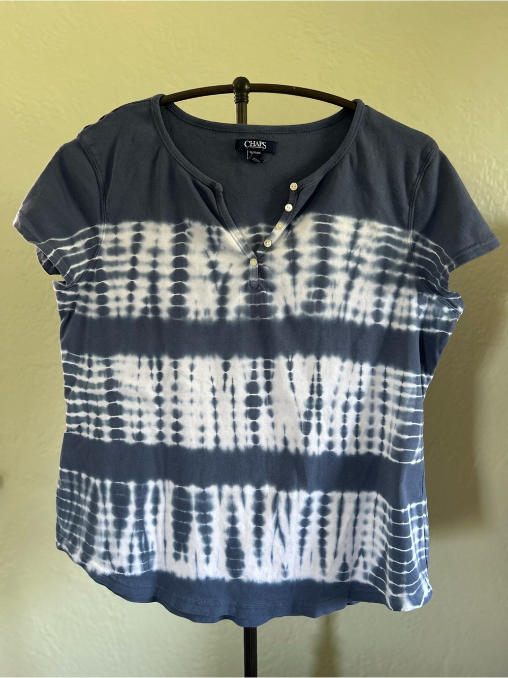 Chaps Women's Navy and White Tie-Dye Henley Short Sleeve Top XL